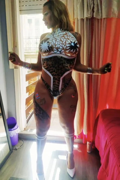 Avril Anderson (30 años) — Colegiales, Argentina - 130