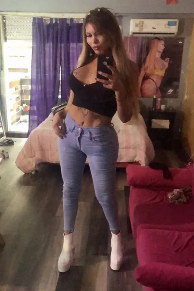 Avril Anderson (30 años) — Colegiales, Argentina - 185