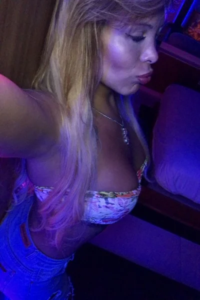 Avril Anderson (30 años) — Colegiales, Argentina - 222