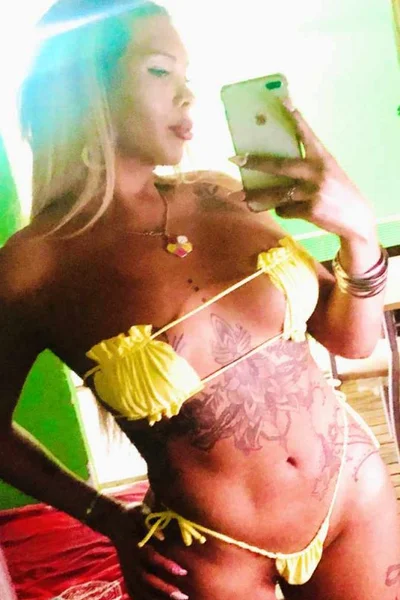 Avril Anderson (30 años) — Colegiales, Argentina - 254