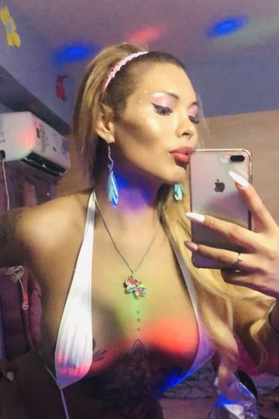 Avril Anderson (30 años) — Colegiales, Argentina - 248