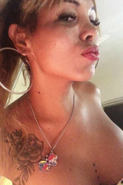 Avril Anderson (30 años) — Colegiales, Argentina - 220