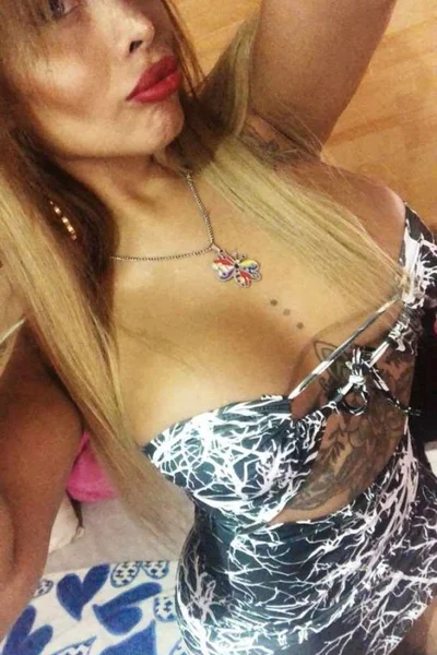 Avril Anderson (30 años) — Colegiales, Argentina - 200