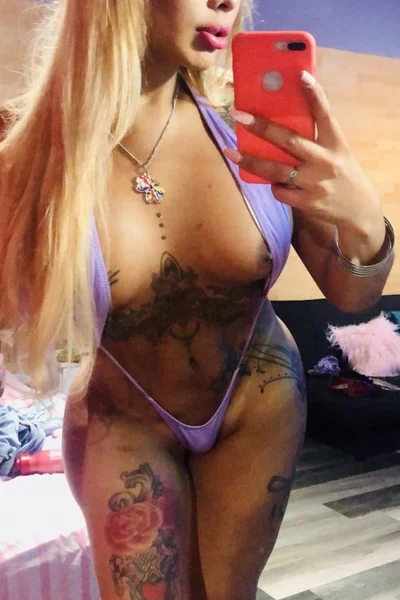 Avril Anderson (30 años) — Colegiales, Argentina - 236