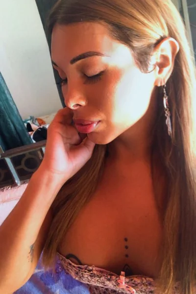 Avril Anderson (30 años) — Colegiales, Argentina - 83