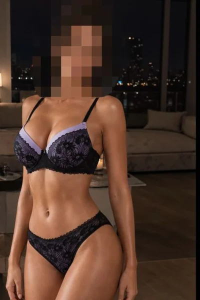 Emilia (26 anos) — Confluencia, Argentina - 5