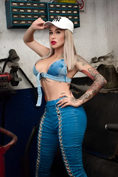 Andrea Soto (25 anos) — Ciudad de México, México - 205