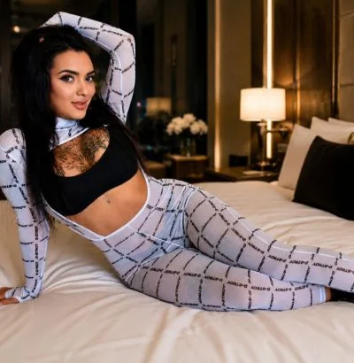 Alexia (26 años) — Villa Pueyrredón, Argentina - 7