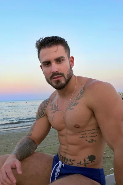 Víctor (24 años) — Madrid