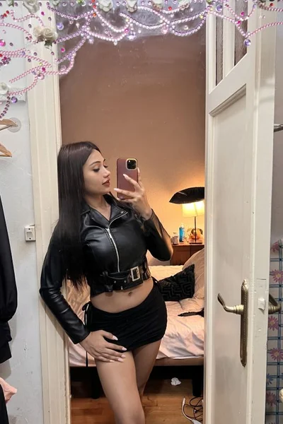 Danitza Vivanco (27 years) — Providencia, Chile - 30