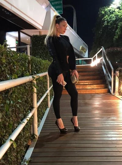Luciana Dicapri (30 años) — Obelisco, Argentina - 91