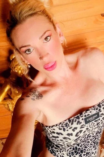 Luciana Dicapri (30 años) — Obelisco, Argentina - 1