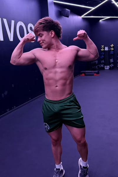 Zac (20 years) — Madrid, España - 3