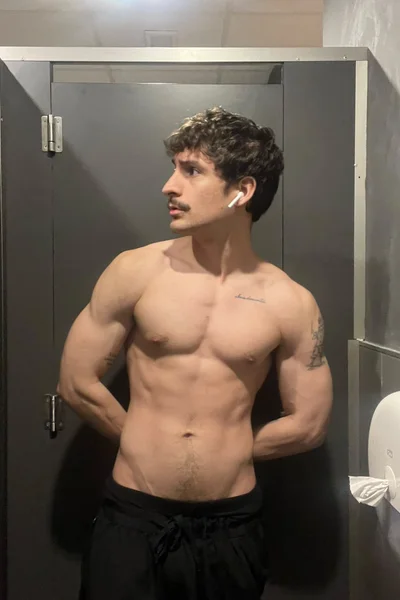 Mateo (24 años) — Madrid, España - 1