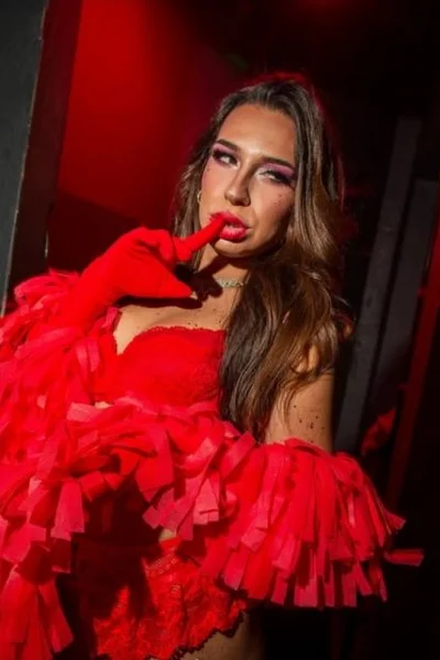 Victoria Rousse (26 anos) — Recoleta, Argentina - 20