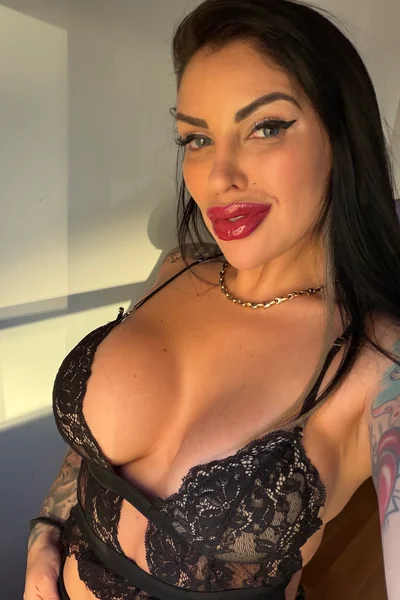 Pamela (27 years) — Puerto Madero, Argentina - 2