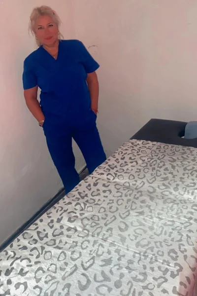 Luna  Masajista (45 años) — Rosario, Argentina - 3