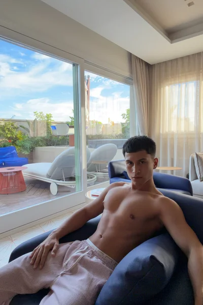 Gael (23 years) — Madrid, España - 15