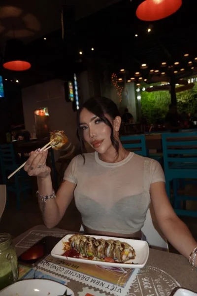 Catabella (28 años) — Palermo, Argentina - 30