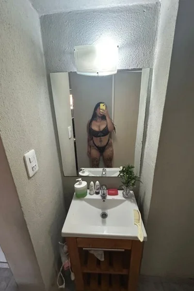 Nicole (25 años) — Avellaneda, Argentina - 1