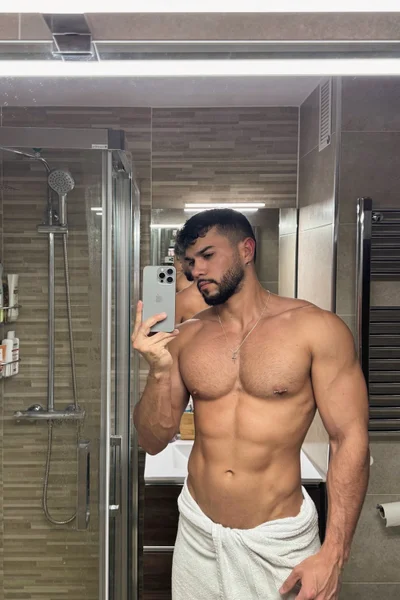 Héctor (28 years) — Madrid, España - 10