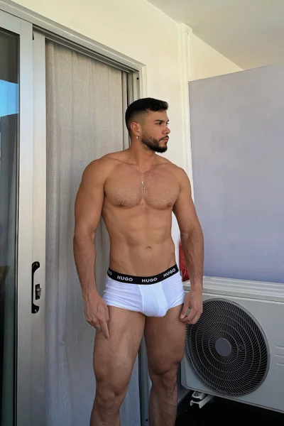 Héctor (28 years) — Madrid, España - 6