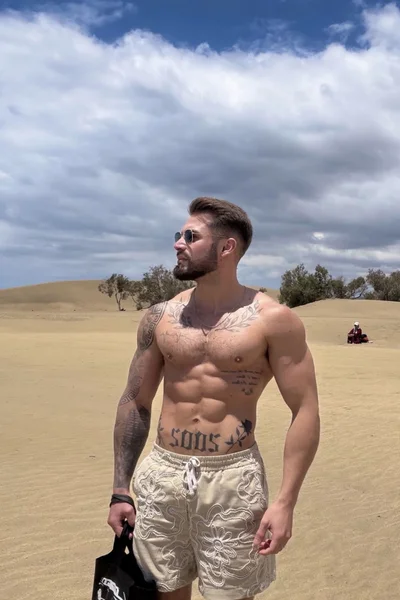 Héctor (28 years) — Madrid, España - 5