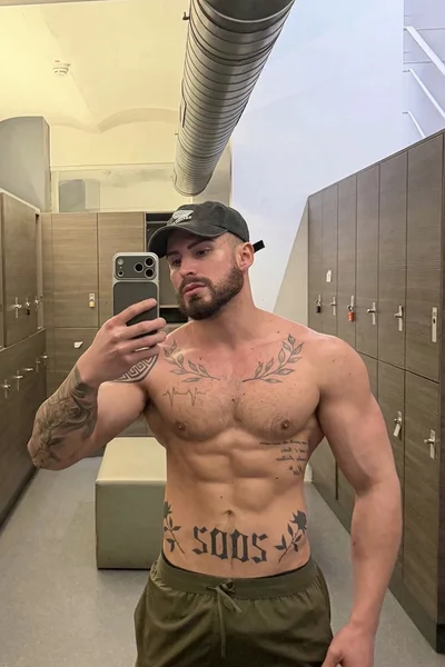 Héctor (28 years) — Madrid, España - 8