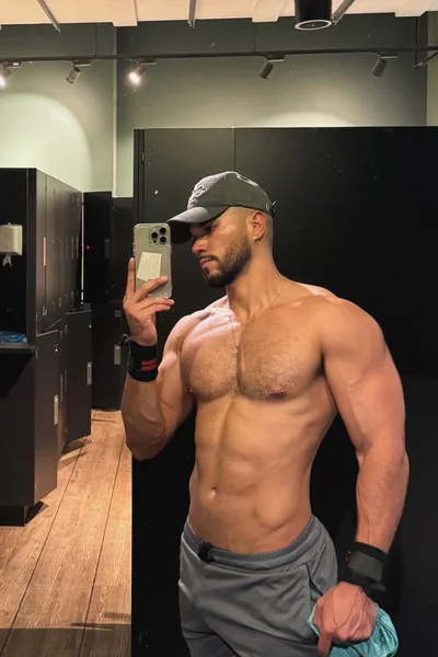 Héctor (28 years) — Madrid, España - 7