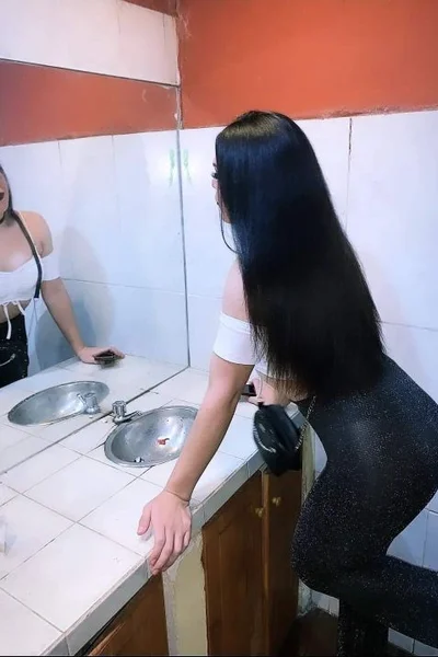 Brenda (25 años) — Microcentro, Argentina - 60