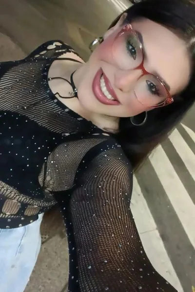 Brenda (25 años) — Microcentro, Argentina - 16
