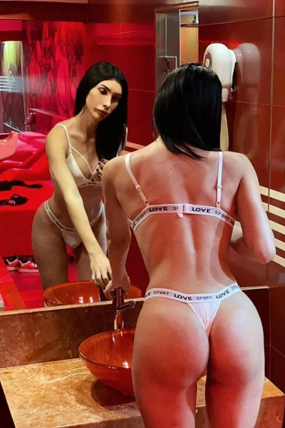 Luz C (25 years) — Recoleta, Argentina - 152