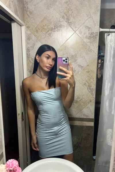 Luz C (25 years) — Recoleta, Argentina - 22
