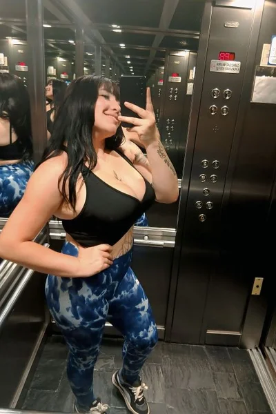 Nahomi (24 años) — San Miguel, Argentina - 9