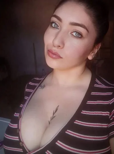Nahomi (24 años) — San Miguel, Argentina - 23