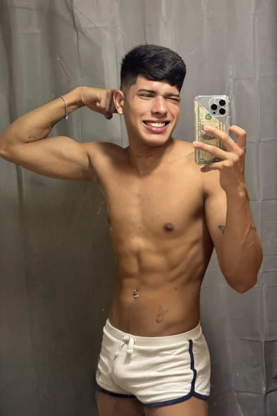 Eithan (22 years) — Santiago, Chile - 17