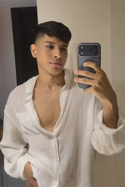 Eithan (22 years) — Santiago, Chile - 4