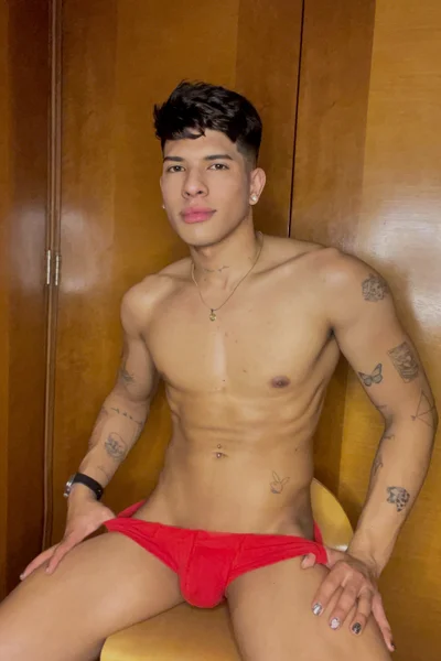 Eithan (22 years) — Santiago, Chile - 18