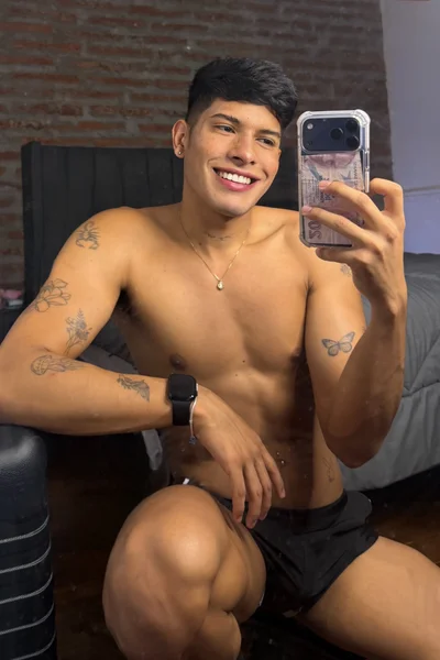 Eithan (22 years) — Santiago, Chile - 15
