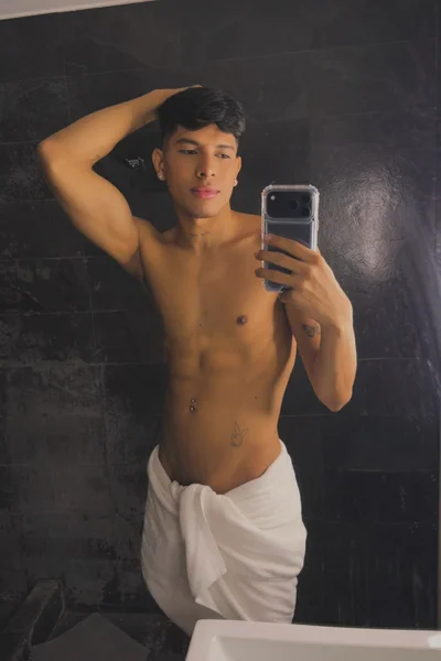 Eithan (22 years) — Santiago, Chile - 1
