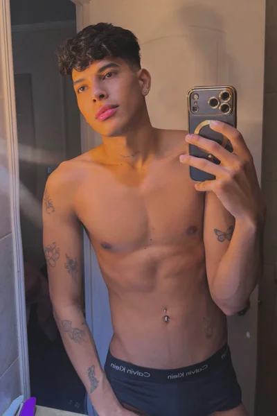 Eithan (22 years) — Santiago, Chile - 5