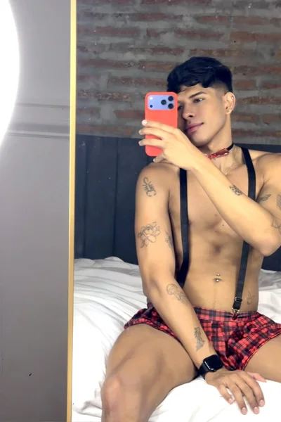 Eithan (22 years) — Santiago, Chile - 14