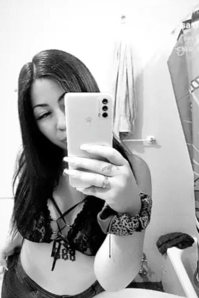 Delfi (25 años) — Lanús, Argentina - 1