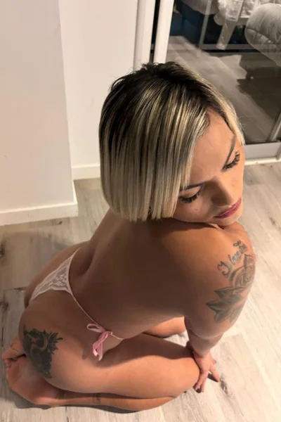 Violeta Q (20 years) — Quilmes, Argentina - 18