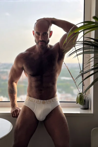 Louis (35 years) — Madrid, España - 4
