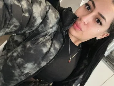 Ivana (20 anos) — Bariloche, Argentina - 3