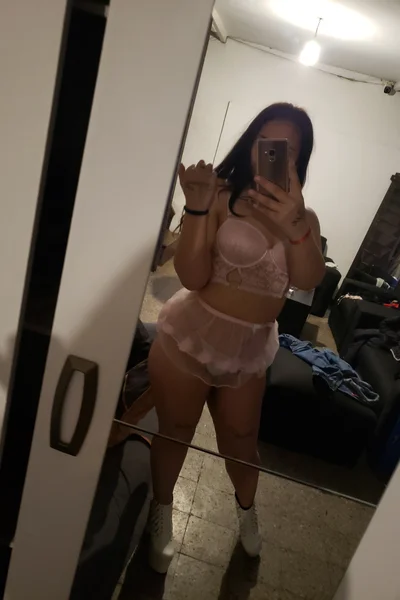 Luna (23 años) — Prado, Uruguay - 2