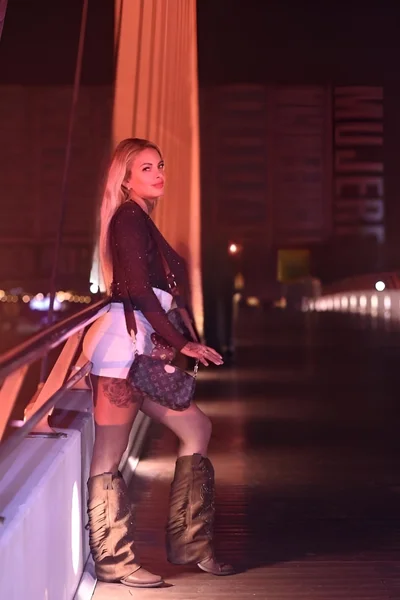 Astrid (27 años) — Flores, Argentina - 8