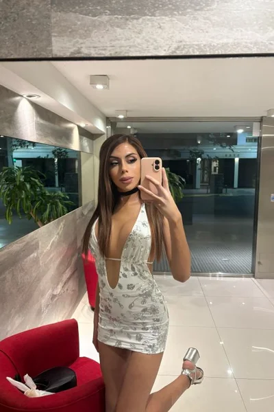 Adriana C (25 years) — Las Condes, Chile - 60