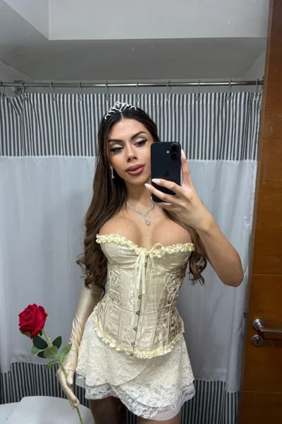 Adriana C (25 years) — Las Condes, Chile - 77